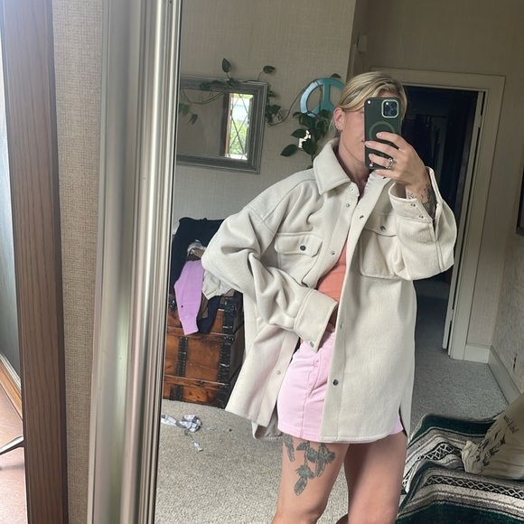 H&M Cream Lightweight Oversized Button Down Shacket - Picture 5 of 13